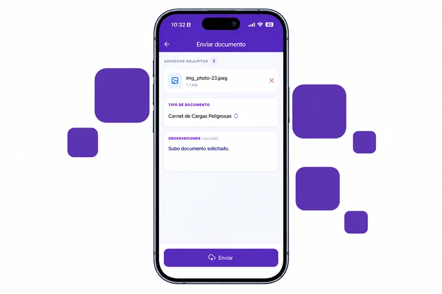 Empleado enviando documentos desde la app FirmaLaboral